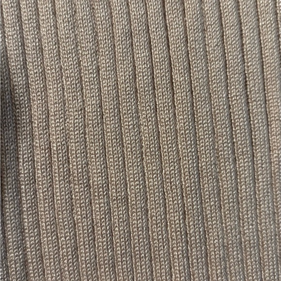 Chic Ribbed Knit Top - Neutral - Picture 3 of 5